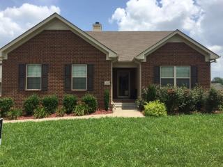 1013 Glenda Dr, Murfreesboro, TN 37128-6195