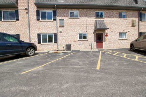 916 Plum Grove Rd, Palatine IL  60067-7257 exterior