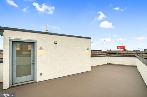 920 Front St, Philadelphia PA 19123-4304 exterior