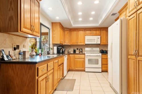 2633 Sovereign Way, Riverside CA  92506-5121 exterior