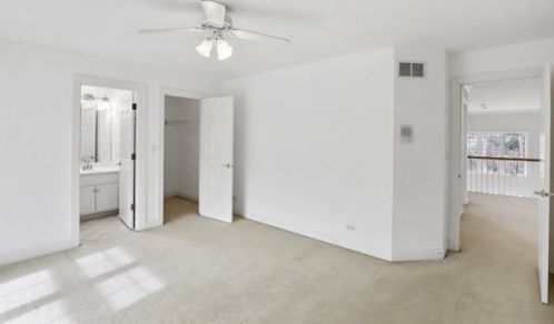 1 Clubside Ct, Willowbrook IL  60527-8129 exterior