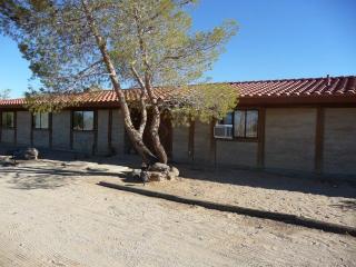 1447 Ward Ave, Ridgecrest, CA 93555-8931
