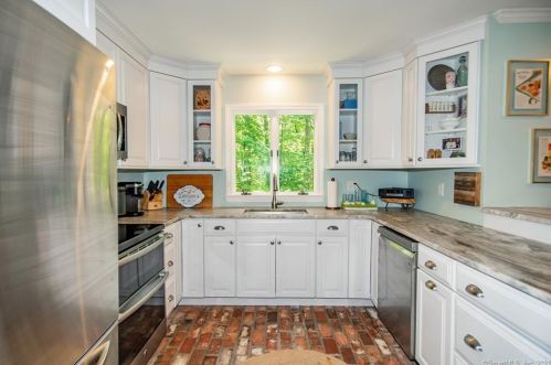 11 Harris Rd, Colchester, CT 06420-4011