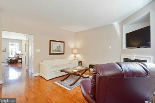 7328 Hampton Manor Pl, Springfield VA  22150-4921 exterior