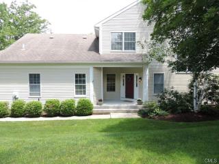 15 Barrister Ln, Fairfield, CT 06824-7824