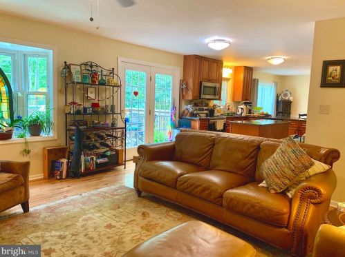 7716 Cervantes Ln, Springfield, VA 22153-1611