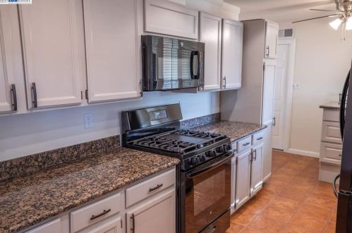 453 Dutchess Ln, Hayward, CA 94544-7501