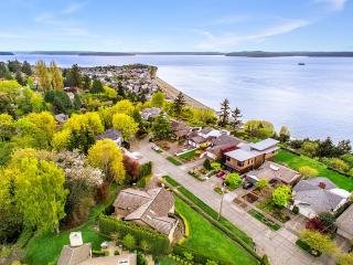 2200 Sunset Ave, Seattle WA  98116-2176 exterior