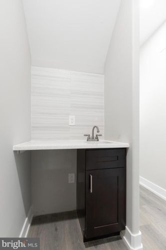 1937 4 St, Philadelphia PA 19140-2417 exterior