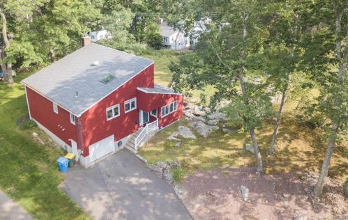 204 Robinwood Rd, Waterbury, CT 06708-2456