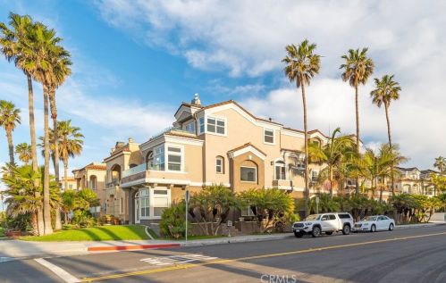 2102 Pacific Coast Hwy, Huntington Beach CA  92648-3955 exterior