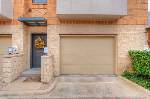 700 Skyline Bluff Ct, Fort Worth, TX 76102-2387