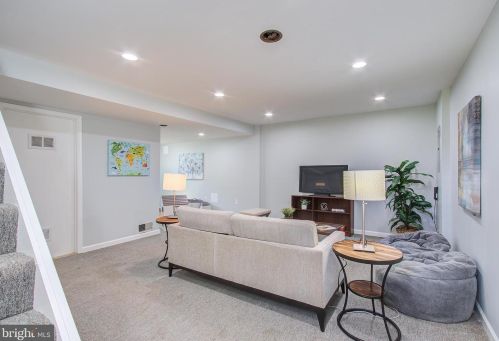 24 Pine Ave, Silver Spring MD 20912-4677 exterior