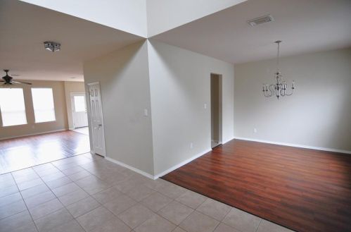 118 Invierno St, Uhland TX  78640-5498 exterior