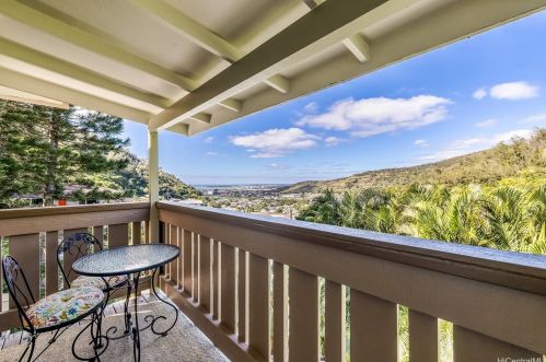 1556 Puolani St, Honolulu, HI 96819-3858