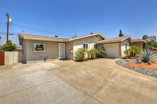 15 Brookdale Dr, Redlands, CA 92373-5064