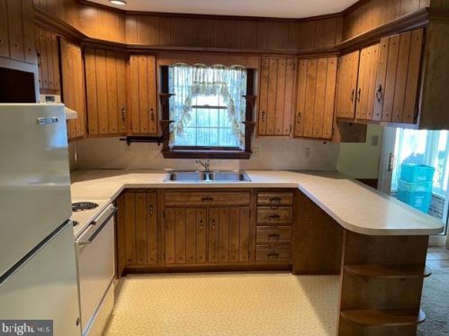9 Brandon Ct, Lancaster, PA 17603-5666