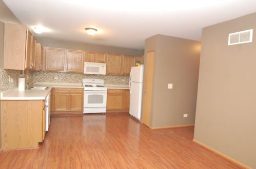 2100 Ashbrook Ct, Plainfield, IL 60586-5651
