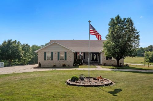 11 Sherman Dr, Auburn, MO 63343-3196