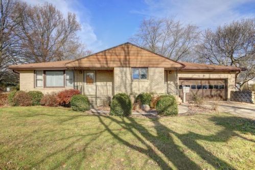 304 Park St, Fisher, IL 61843-9400