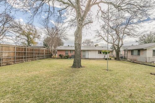 1811 Pleasant Run Rd, Carrollton TX 75006-7539 exterior