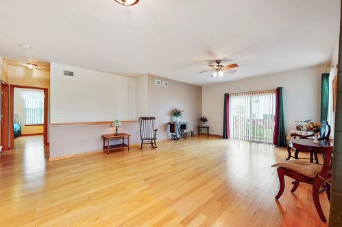 52 Vandermeer Dr, Antioch, IL 60002-2634