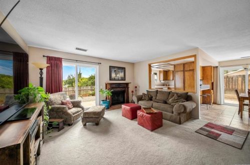 3227 Laurashawn Ln, Escondido, CA 92026-8530