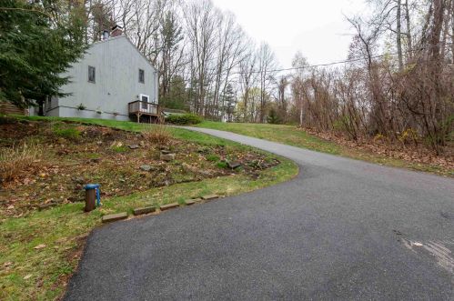 9 Holmeswood Dr, Sandown, NH 03873-2135