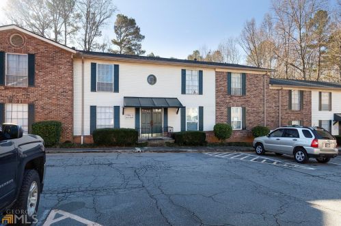 5517 Kingsport Dr, Atlanta GA  30342-1050 exterior