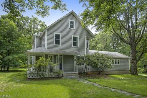 36 Carrell Rd, Dover, NJ 07869-2911