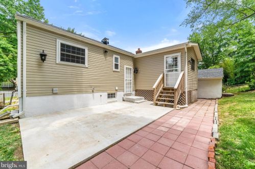 15906 Donald Curtis Dr, Woodbridge VA  22191-4250 exterior