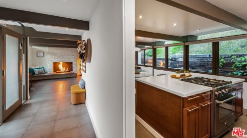 2430 Bywood Dr, Glendale CA  91206-4703 exterior