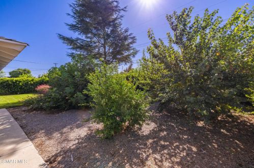 2690 Elizondo Ave, Simi Valley CA 93065-4615 exterior