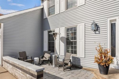 4747 Burr Oak St, Saint Paul, MN 55122-3321