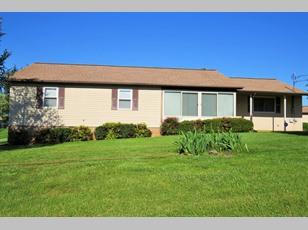 2832 Yarberry Edge Ln, Kodak, TN 37764-2438