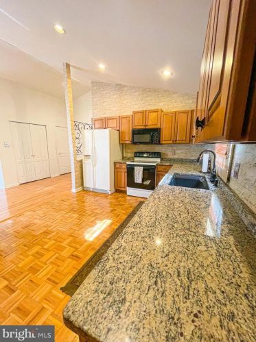 2245 52 St, Philadelphia PA 19131-2312 exterior