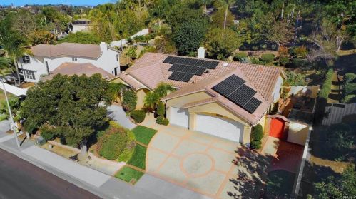 1911 Goodwin Dr, Vista CA  92084-2590 exterior