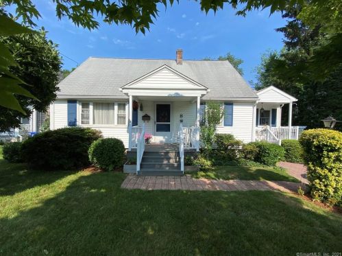 8 Burlington Dr, Norwalk, CT 06851-3030