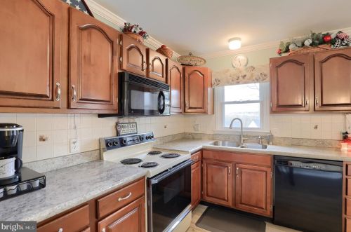 15 Rosewood Dr, Lancaster PA  17603-9329 exterior