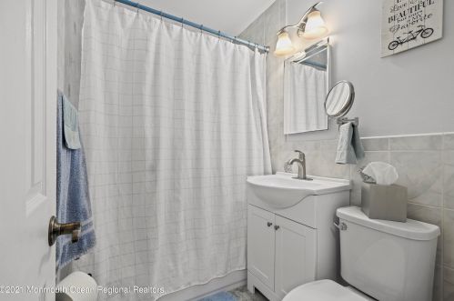 44 Belshaw Ave, Tinton Falls NJ 07724-2939 exterior