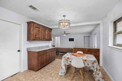 1833 Capri Ln, Taylor Lake Village TX  77586-2928 exterior