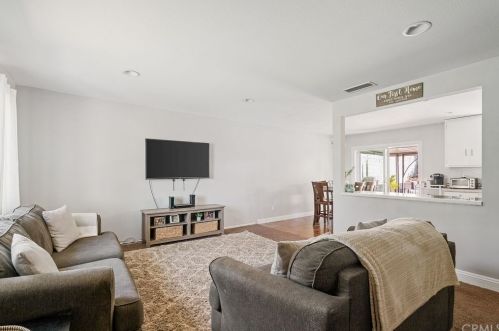 11893 Serra Ave, Chino, CA 91710-1751