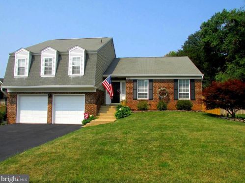 5081 Queens Wood Dr, Springfield, VA 22015-1531
