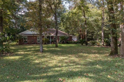 36 Timber Ln, Conroe, TX 77384-3158
