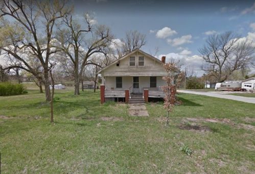 715 William St, Effingham, KS 66023-4081