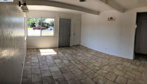 327 20th St, Tracy, CA 95376-2813