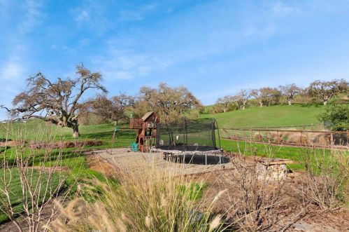 7670 Crews Rd, Gilroy CA  95020-9558 exterior