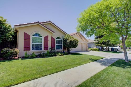 2081 Maximillian Ct, Los Banos, CA 93635-6433