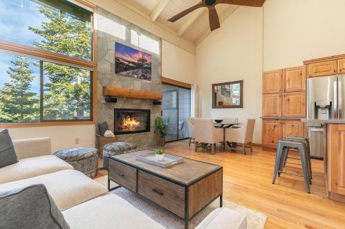 6138 Feather Rdg, Truckee, CA 96161-4034