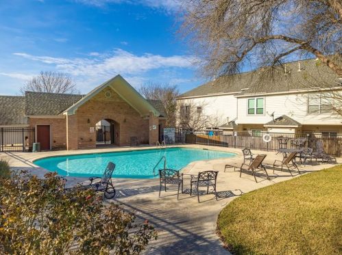 12205 Chelsea Gln Pl, Austin TX  78753-7110 exterior